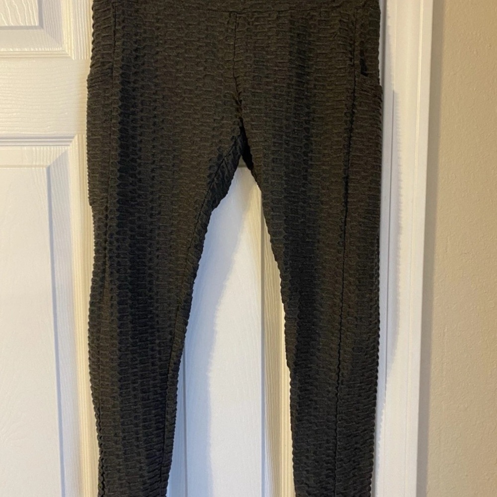 Women Large Textured Athletic Workout Leggings Scrunch Butt Lifting Pockets